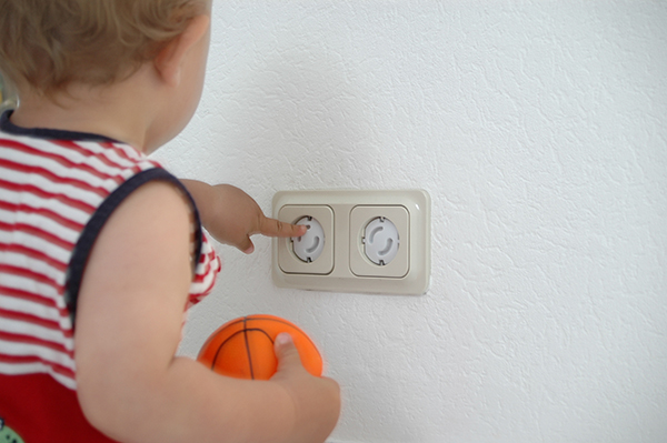 Kindersichere Steckdosen sind lebensrettend!